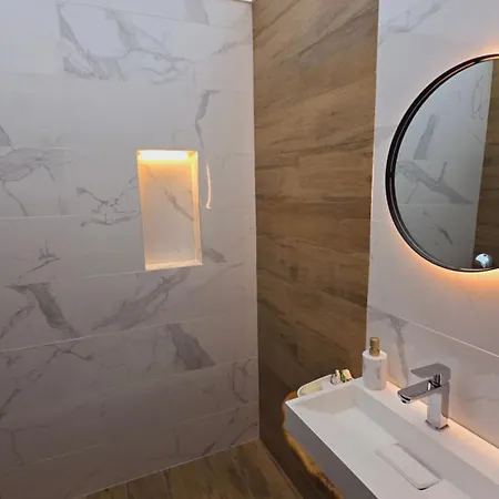 Urban Retreat - Center Apartman Szliven